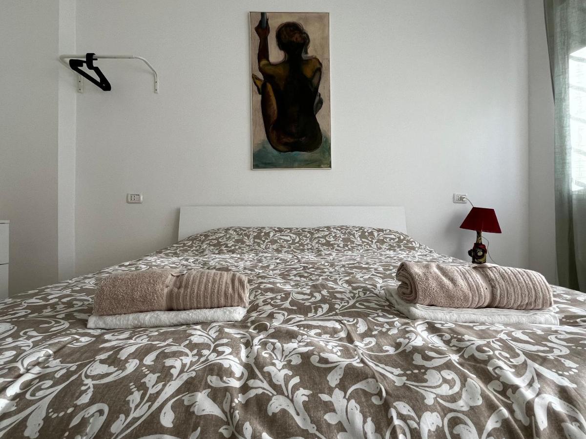 Apartment Acquedotti With Garden Rom